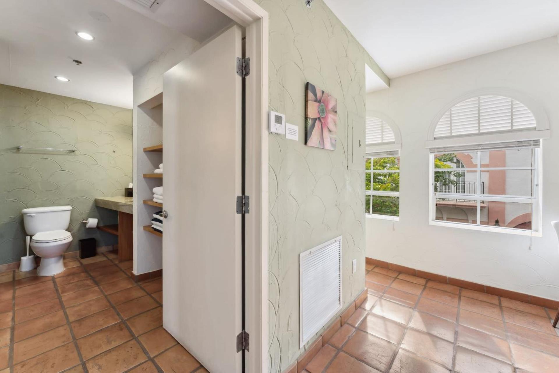 Deluxe Two-Bedroom Apartment Self Check