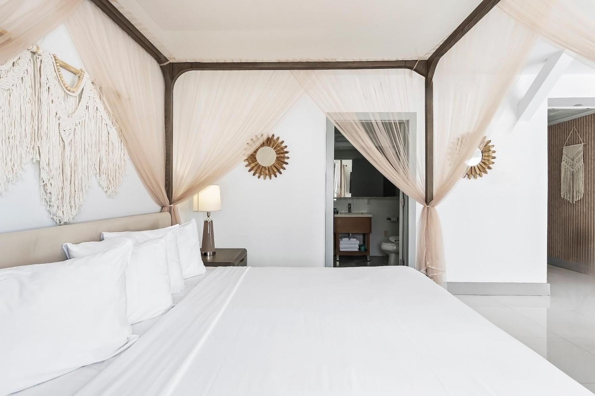 King Penthouse Living Area Balcony City View Non-Smoking