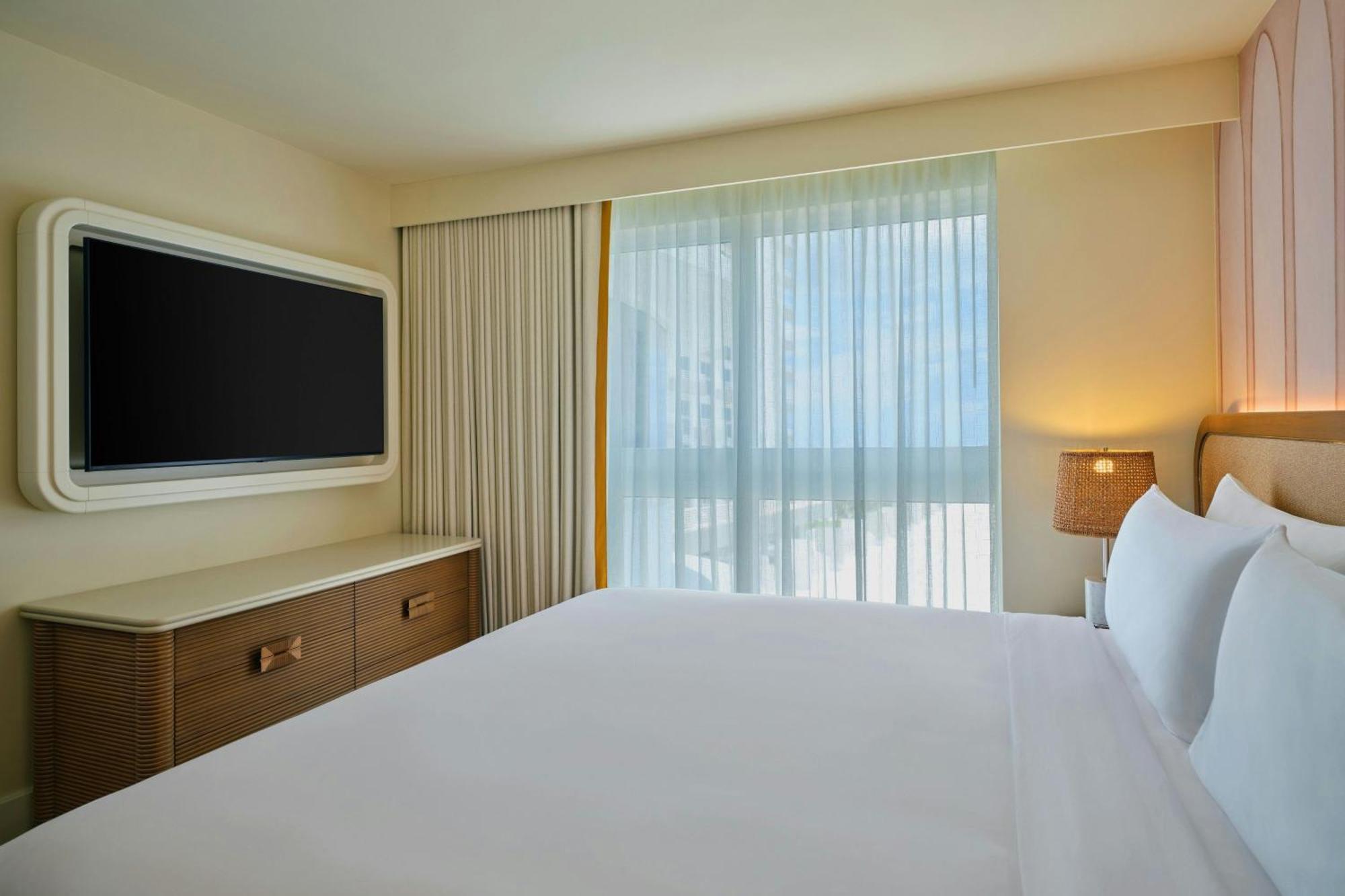Suite mit 1 Schlafzimmer mit Kingsize-Bett und Stadtblick