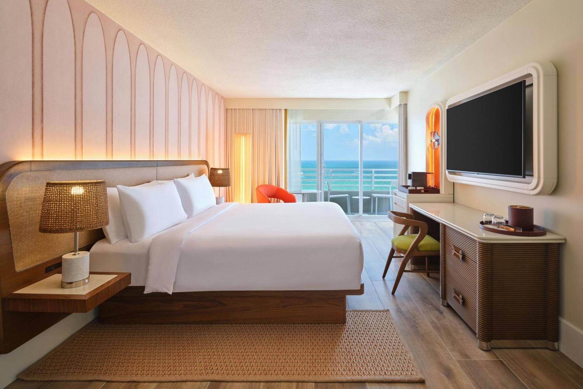 Zimmer mit Kingsize-Bett zur Meerseite