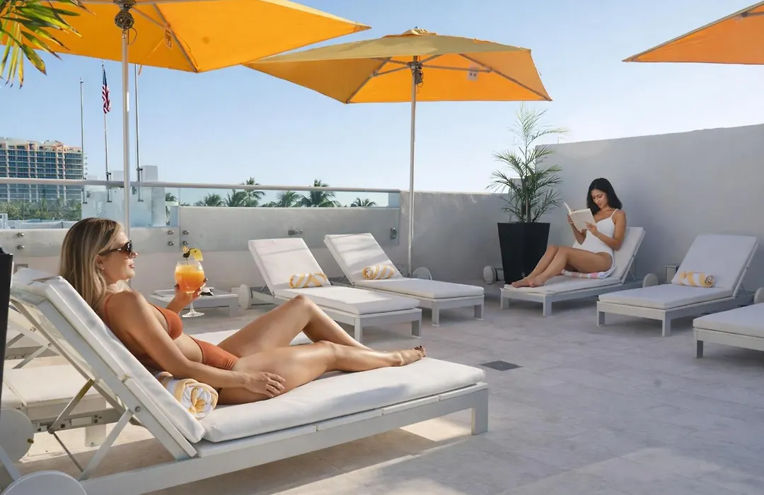 Leslie Hotel Ocean Drive-1