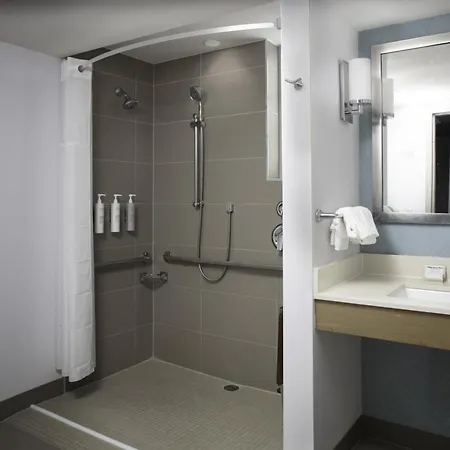 Hilton Garden Inn Miami South Beach-3