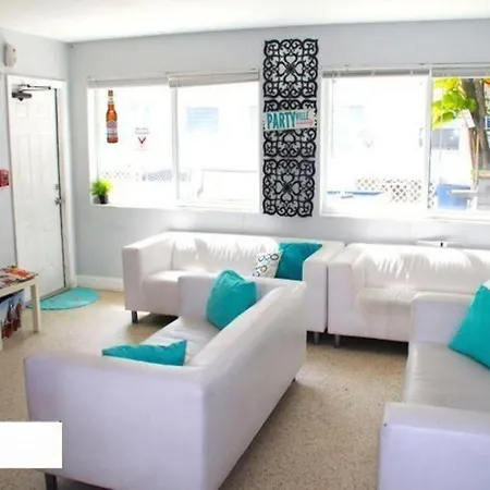 Bikini Hostel, Cafe & Beer Garden - Adults Only-2