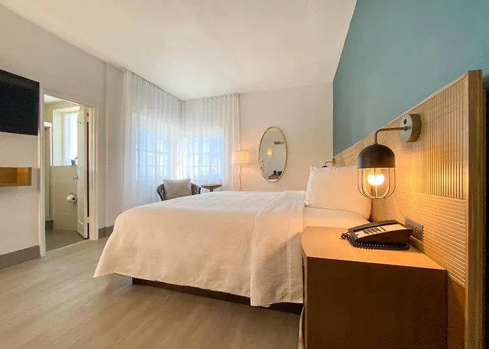 Marseilles Beachfront Hotel Miami Beach