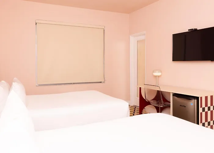 Crest Hotel Suites Miami Beach